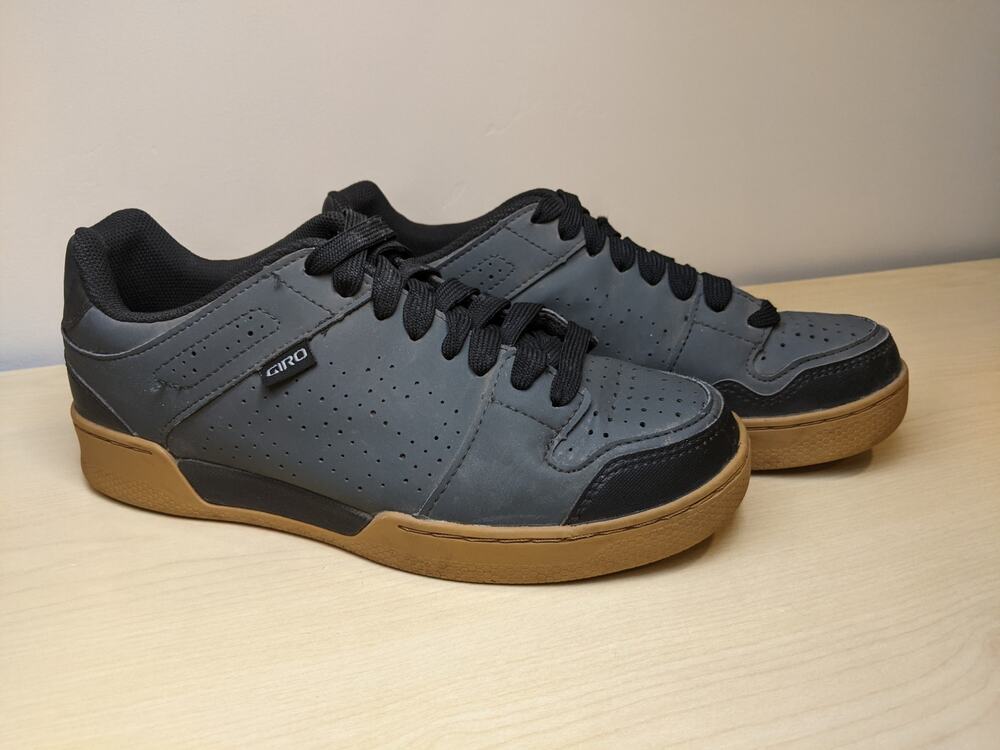 Giro Jacket II Mens Flat Pedal Mountain Bike Shoes Size 8 Dark Shadow/Gum